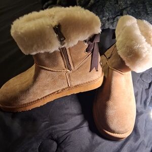 Lamo Tan Boots with Cream Fur and Black Bow